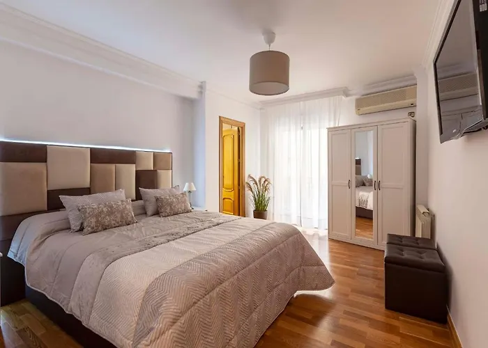 Mariana Pineda Centro غرناطة